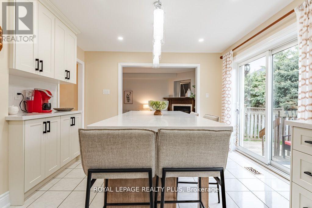 6792 Gracefield Drive, Mississauga, Ontario  L5N 6T5 - Photo 15 - W12163995