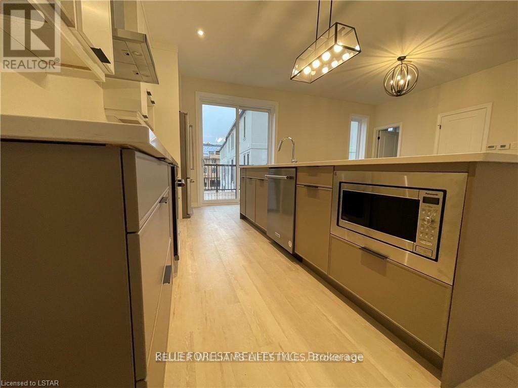 53 - 435 Callaway Road, London North (North R), Ontario  N6G 2N1 - Photo 6 - X12164074