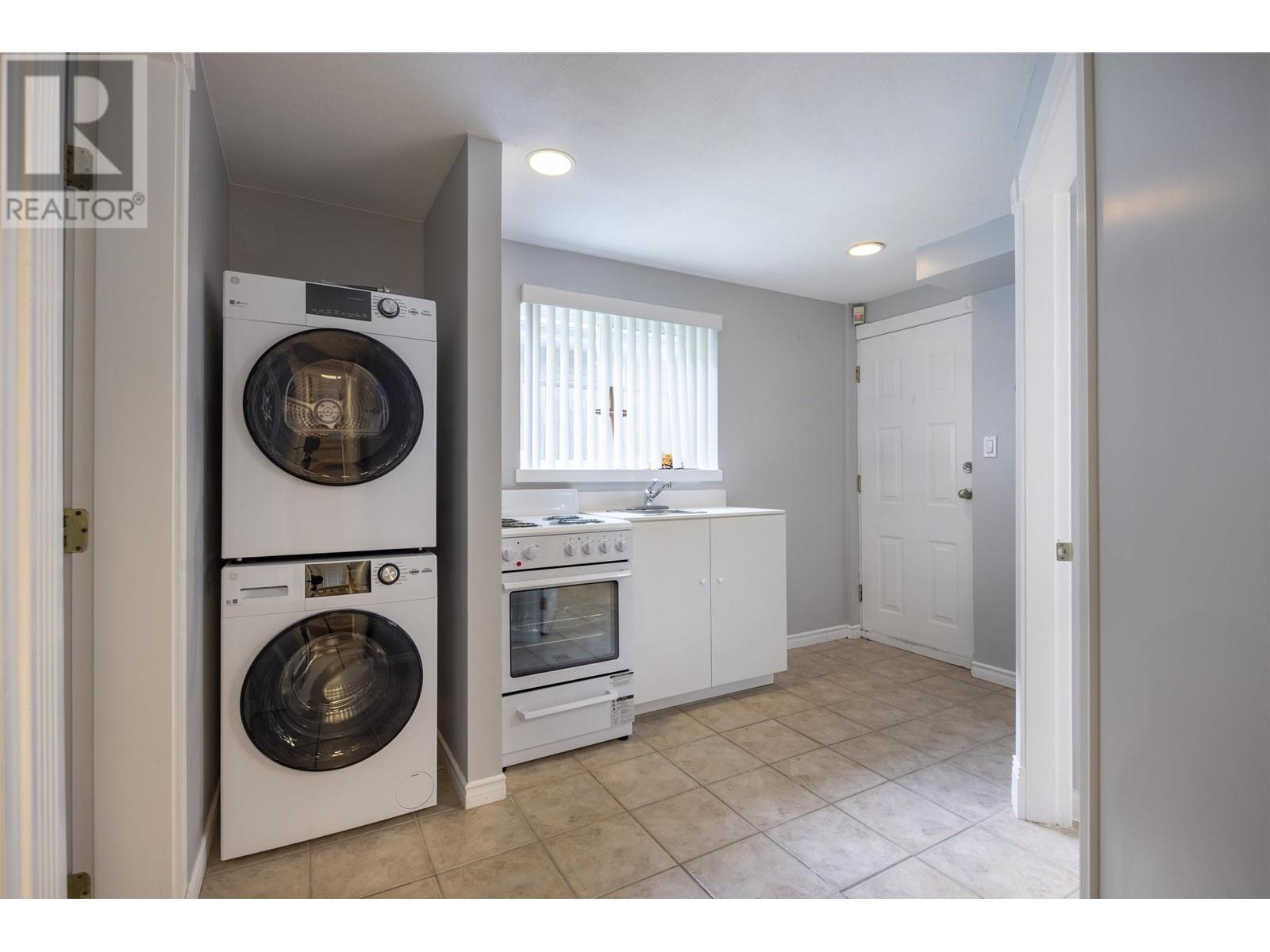 1009 Foster Avenue, Coquitlam, British Columbia  V3J 2M4 - Photo 13 - R3005642