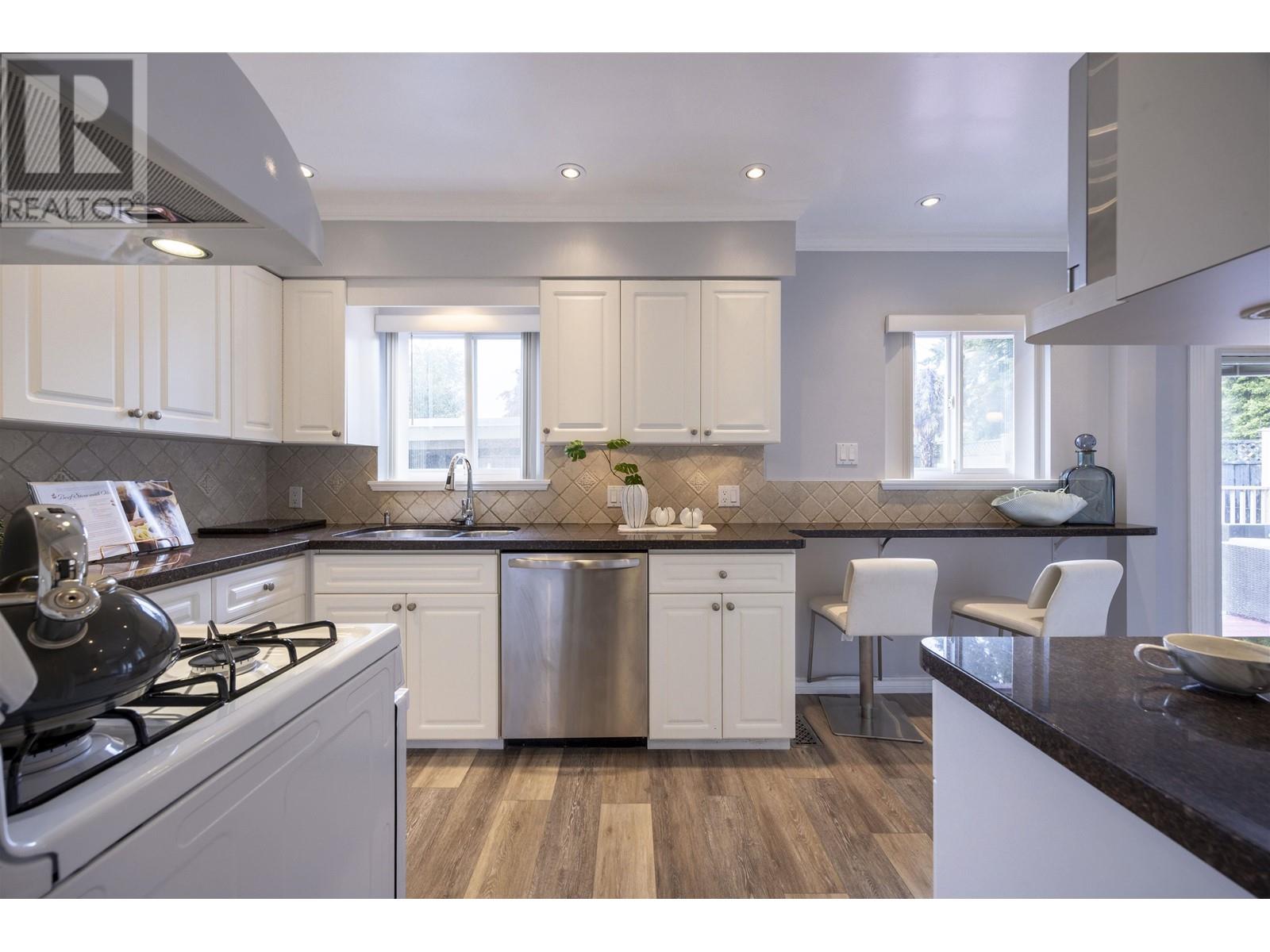 1009 Foster Avenue, Coquitlam, British Columbia  V3J 2M4 - Photo 10 - R3005642