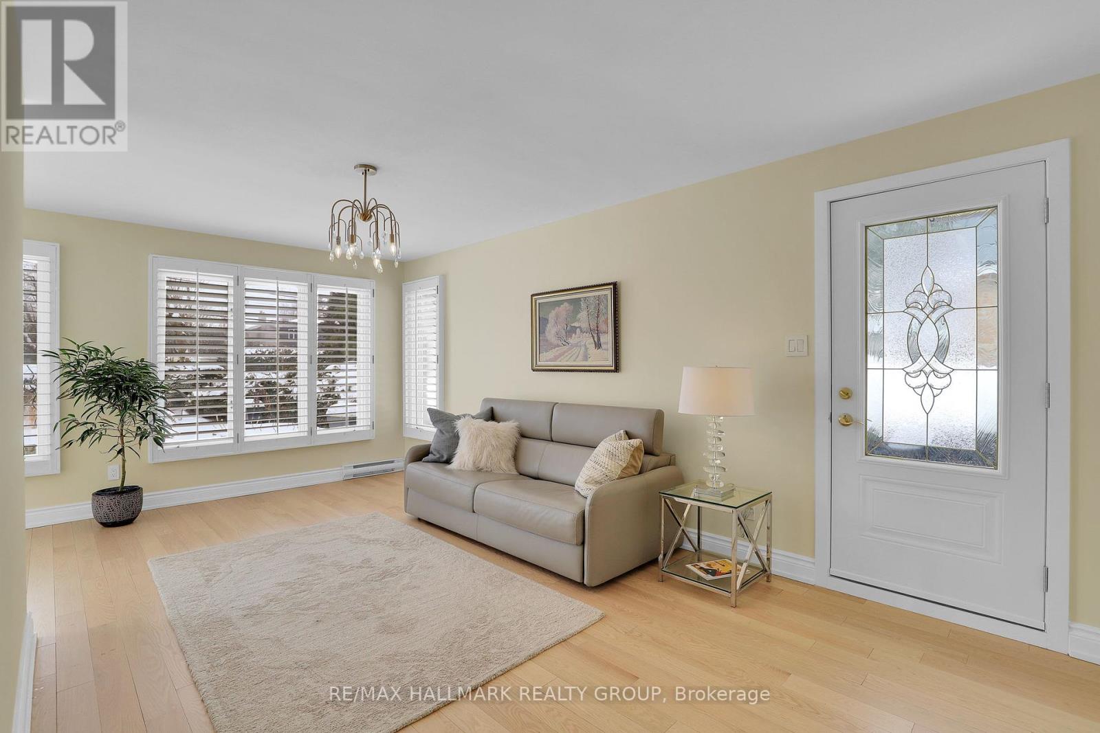 1712 Playfair Drive, Ottawa, Ontario  K1H 5S6 - Photo 8 - X12164052