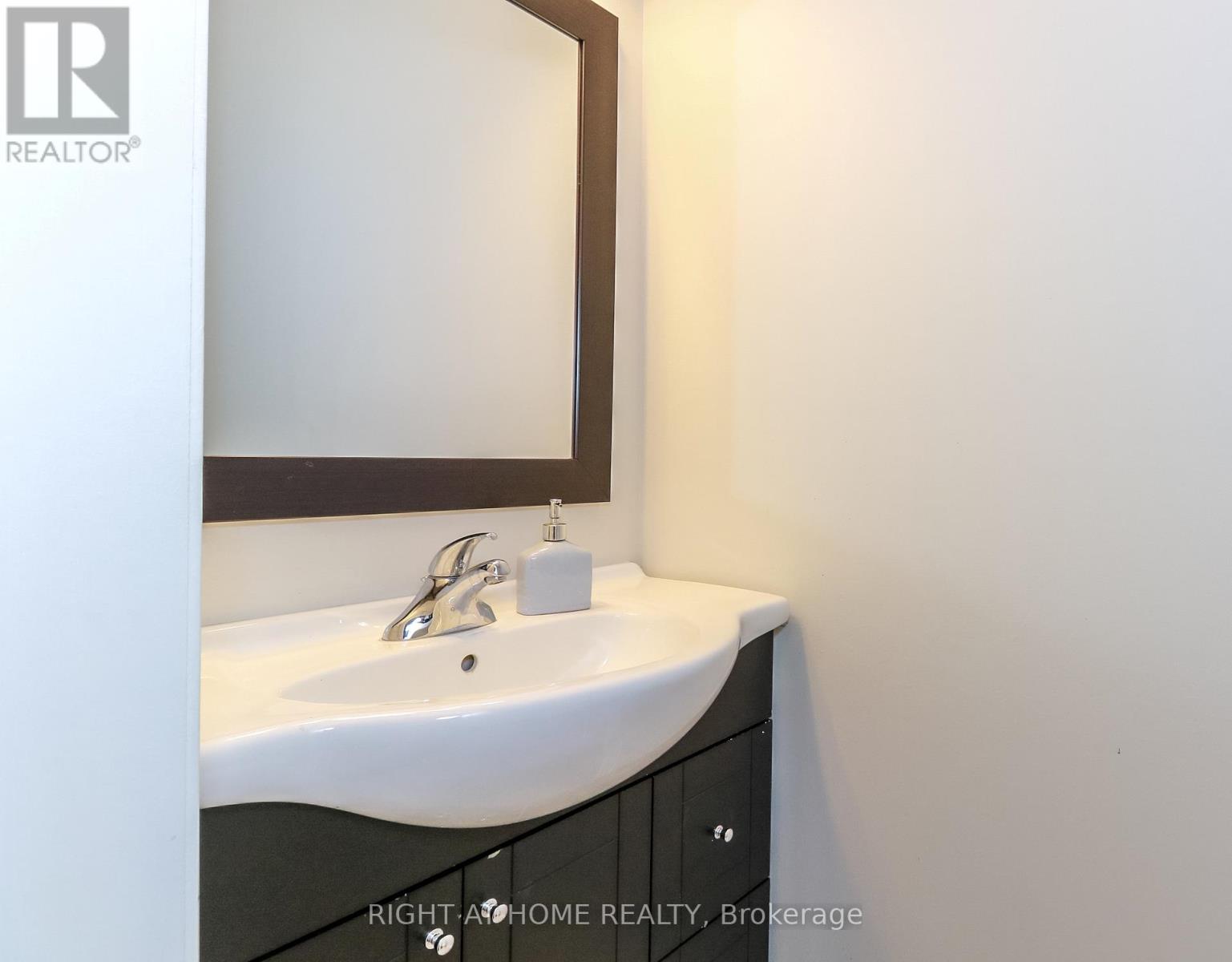 95 Collier Crescent, Essa, Ontario  L0M 1B5 - Photo 14 - N12163498
