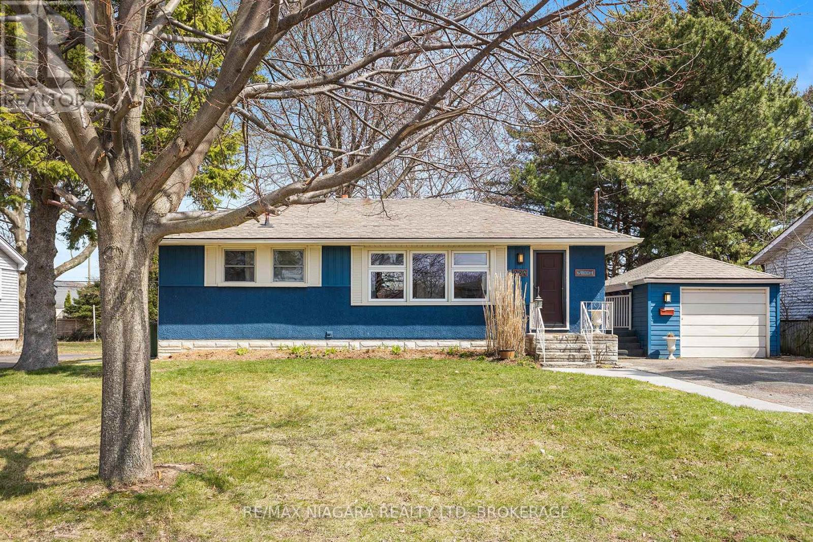 664 Geneva Street, St. Catharines (Lakeshore), Ontario  L2N 2J8 - Photo 1 - X12164029