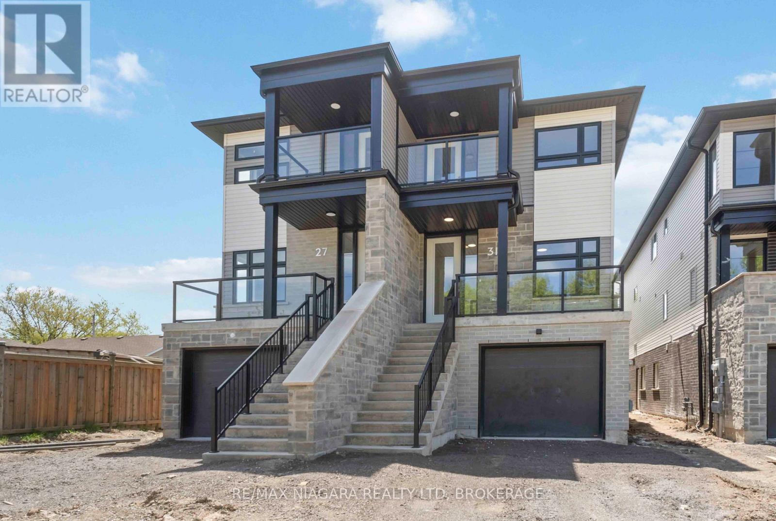Ground - 31 Superior Street, Welland (Dain City), Ontario  L3B 3A6 - Photo 1 - X12164080