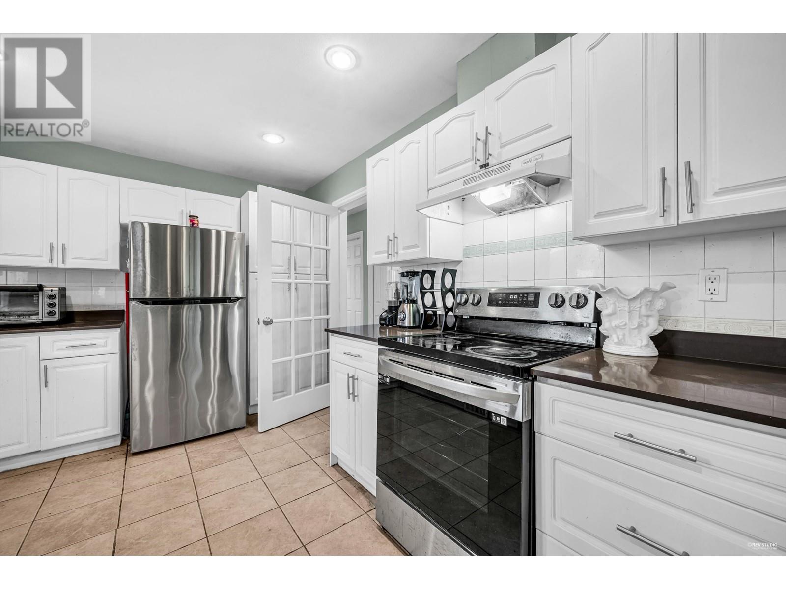 2288 Irvine Avenue, Port Coquitlam, British Columbia  V3C 3H2 - Photo 16 - R2991800