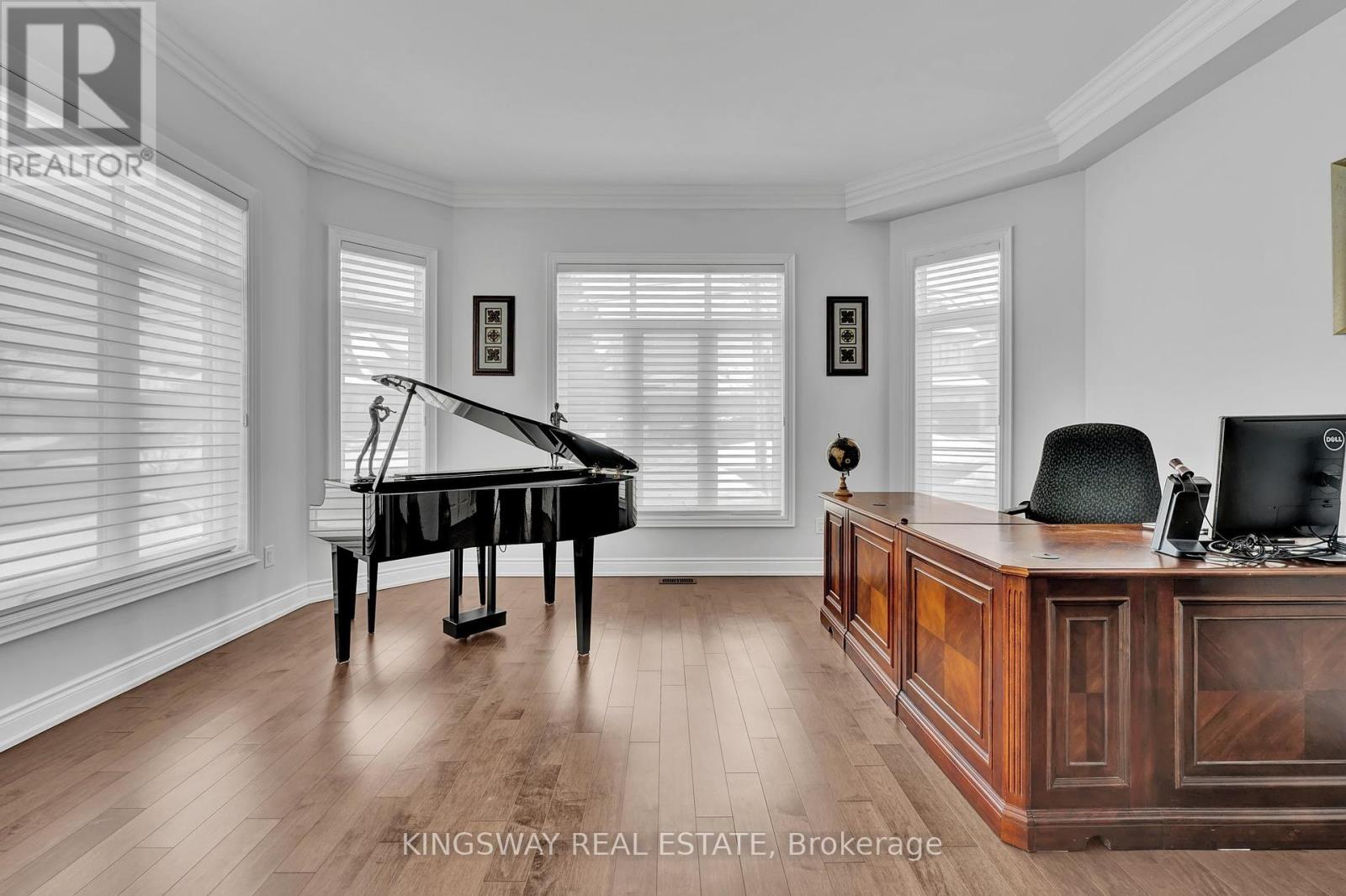 70 Bond Crescent, Richmond Hill, Ontario  L4E 3K4 - Photo 4 - N12146311