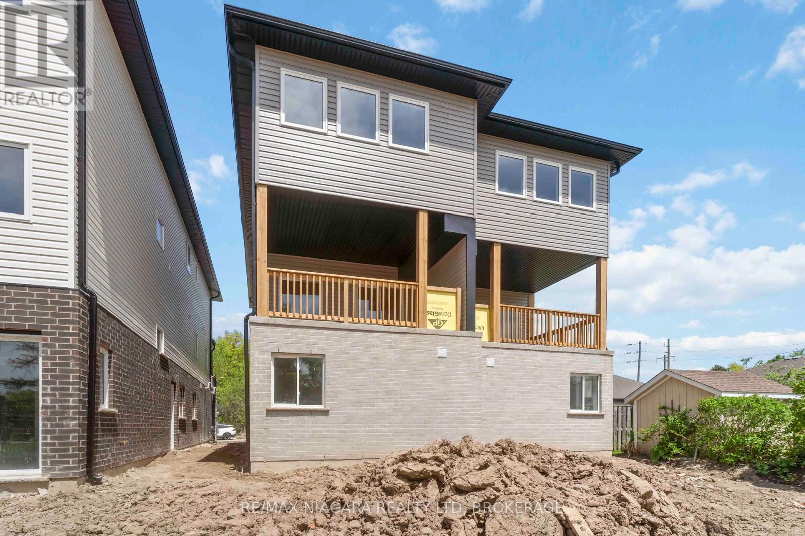Ground - 31 Superior Street, Welland (Dain City), Ontario  L3B 3A6 - Photo 10 - X12164080