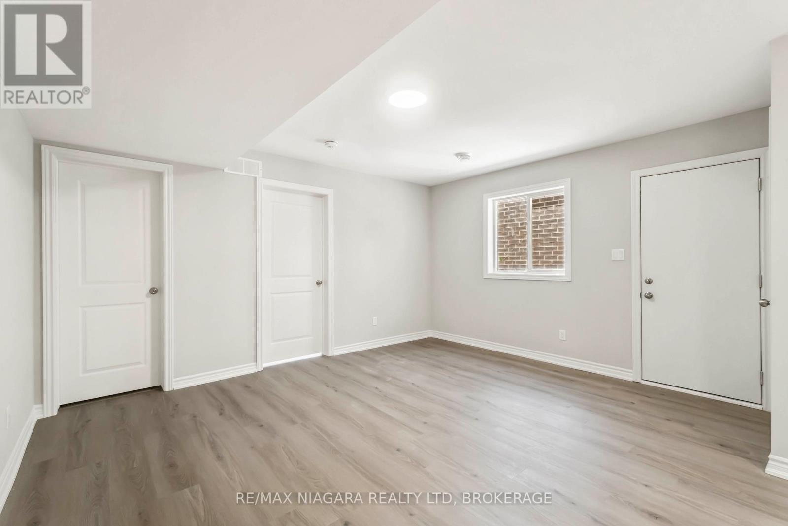 Ground - 31 Superior Street, Welland (Dain City), Ontario  L3B 3A6 - Photo 2 - X12164080