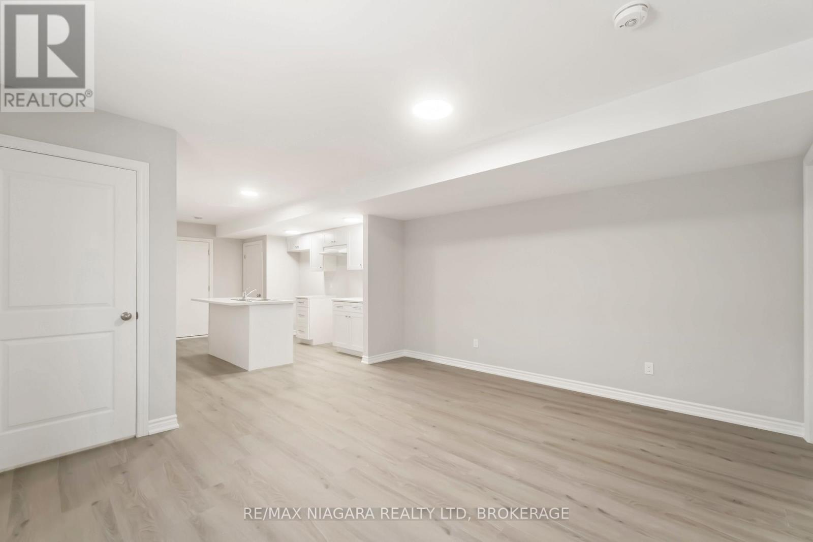 Ground - 31 Superior Street, Welland (Dain City), Ontario  L3B 3A6 - Photo 6 - X12164080