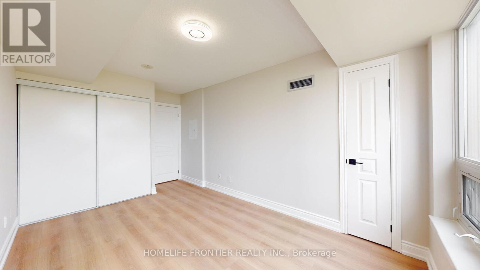 1007 - 7 North Park Road, Vaughan, Ontario  L4J 0C9 - Photo 6 - N12164009