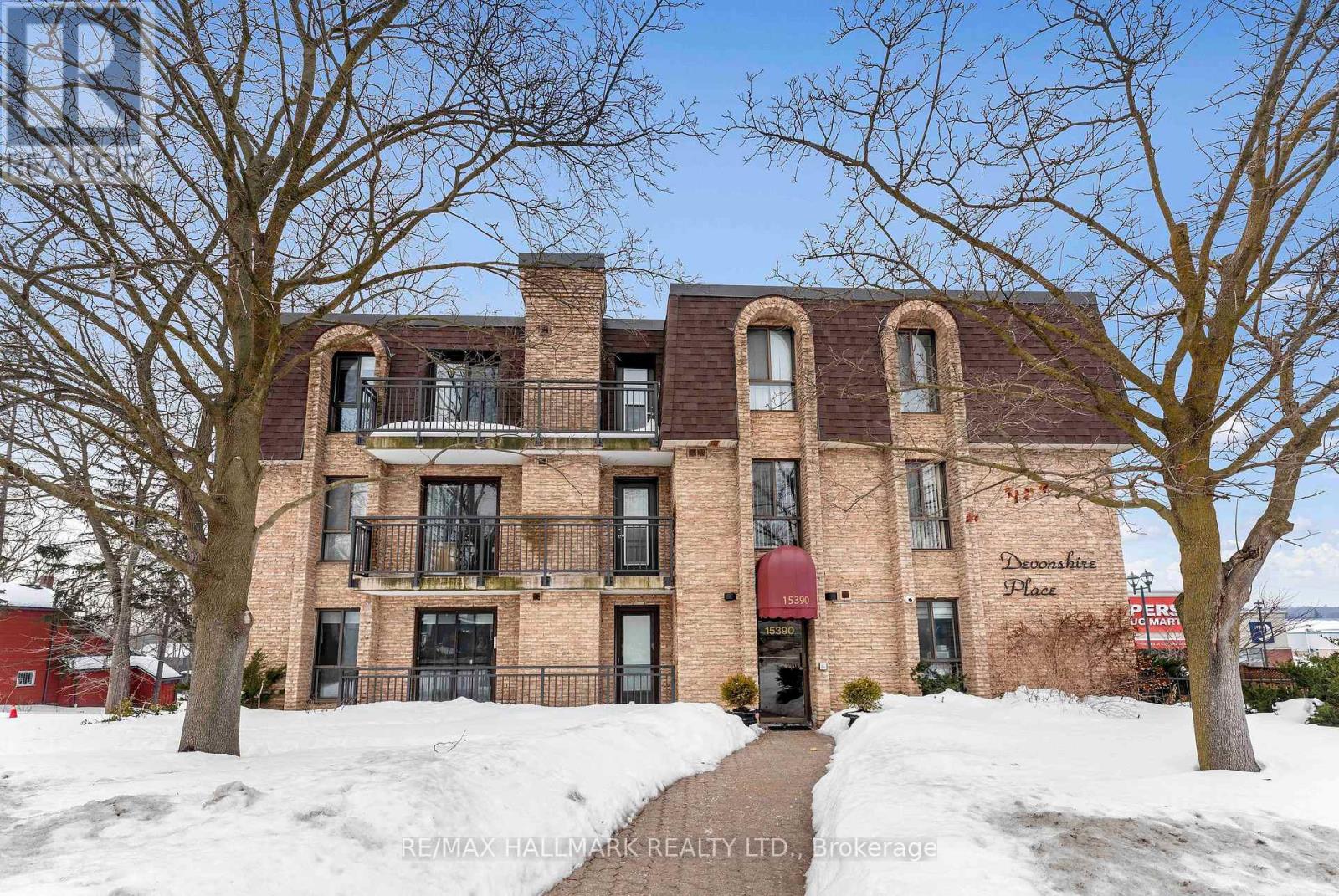 402 - 15390 YONGE STREET, Aurora, Ontario