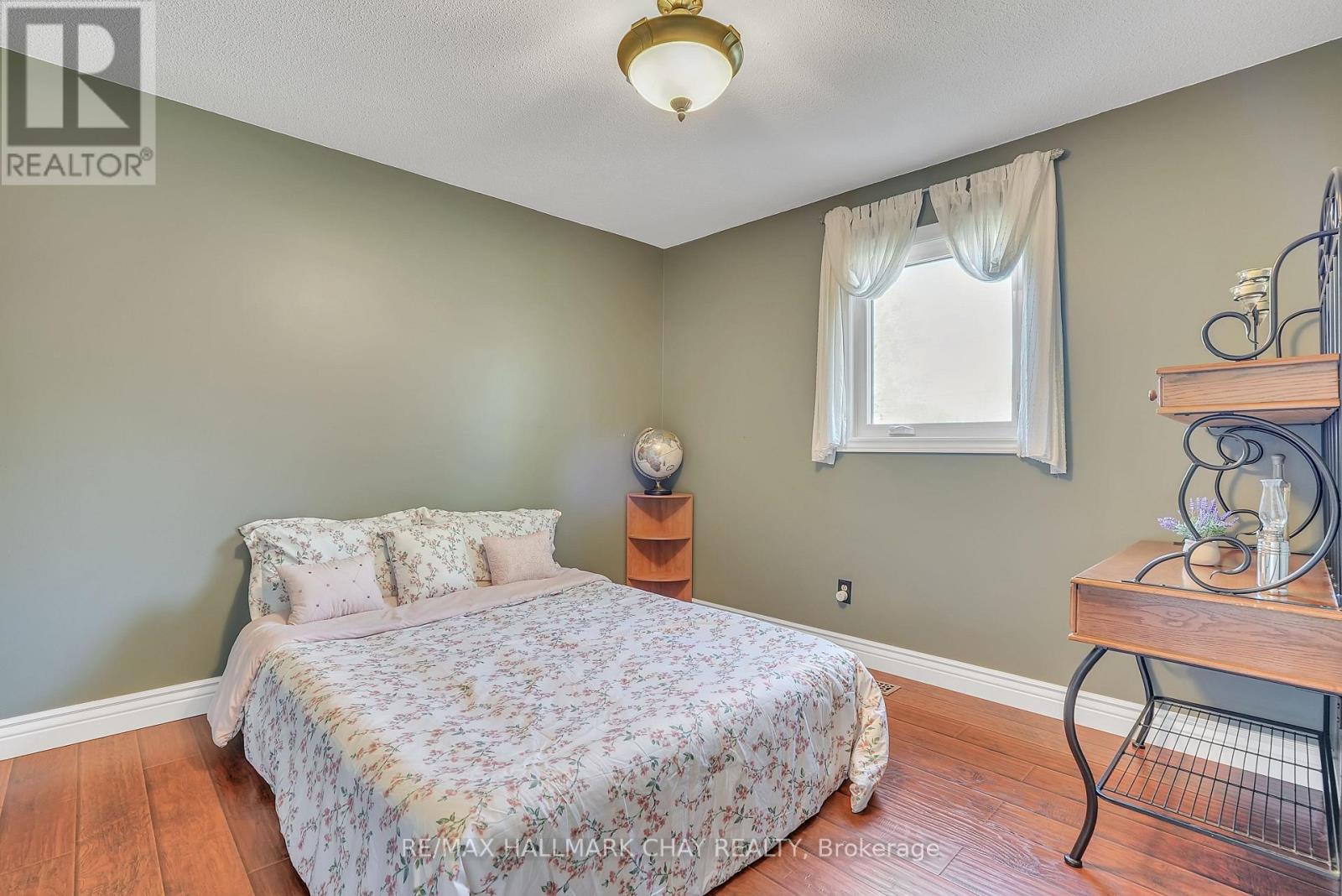 215 Mcgeorge Avenue, Essa, Ontario  L0M 1B0 - Photo 25 - N12164076