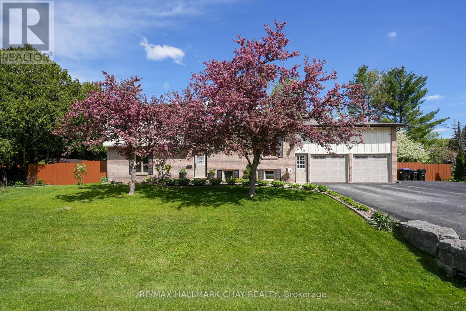 215 Mcgeorge Avenue, Essa, Ontario  L0M 1B0 - Photo 42 - N12164076