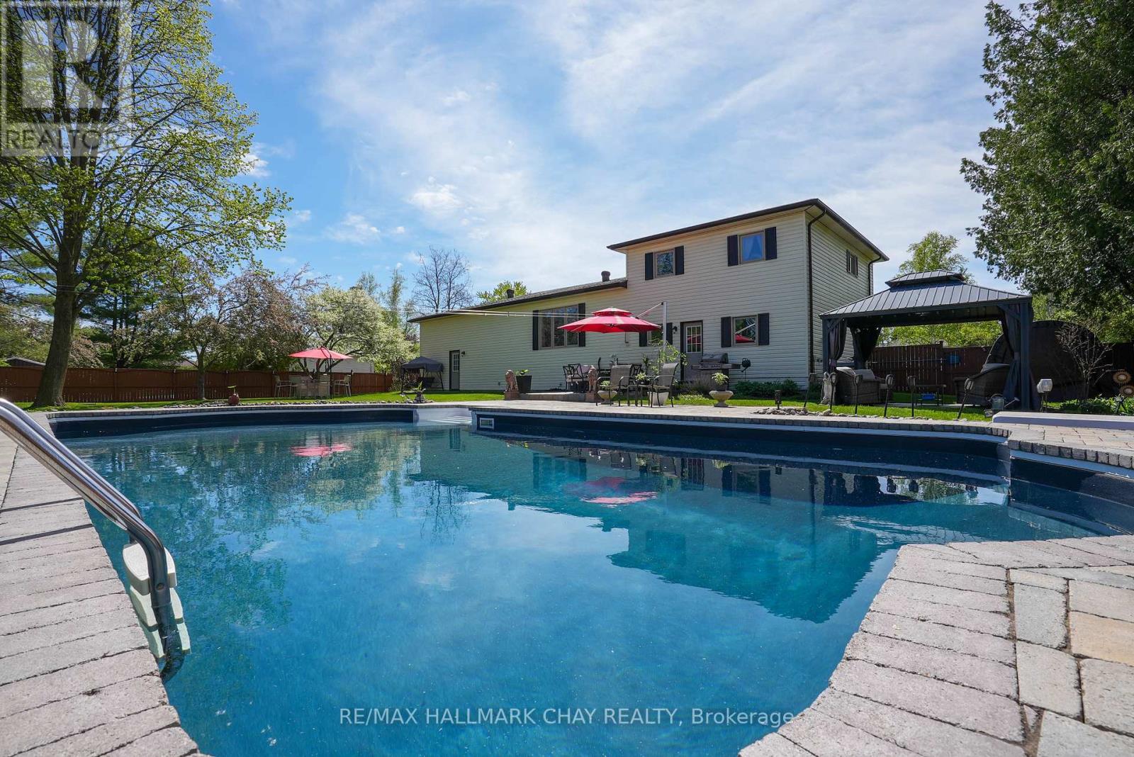 215 Mcgeorge Avenue, Essa, Ontario  L0M 1B0 - Photo 5 - N12164076