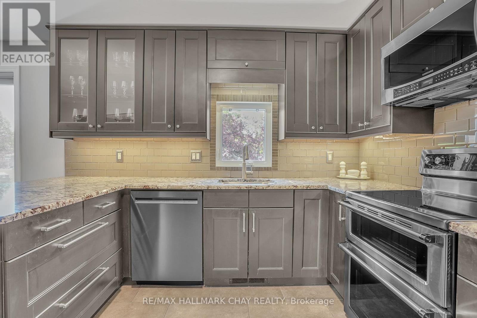 215 Mcgeorge Avenue, Essa, Ontario  L0M 1B0 - Photo 8 - N12164076