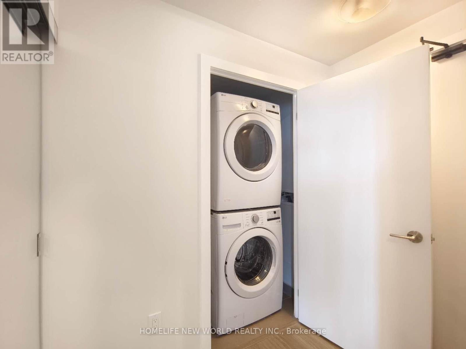 3808 - 430 Square One Drive, Mississauga, Ontario  L5B 0L6 - Photo 16 - W12164007
