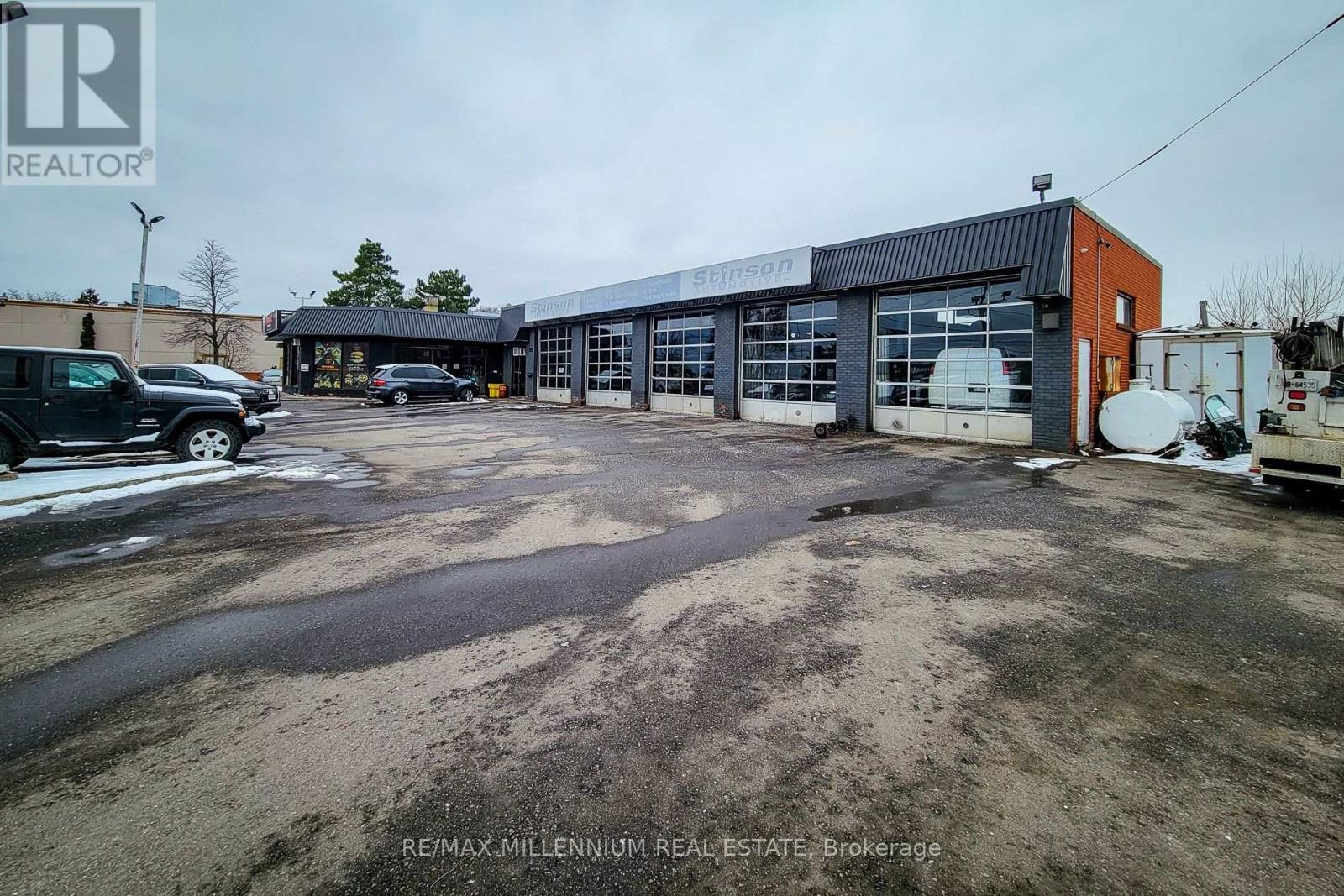 Property at 1 - 2121 DUNDAS STREET E image 3