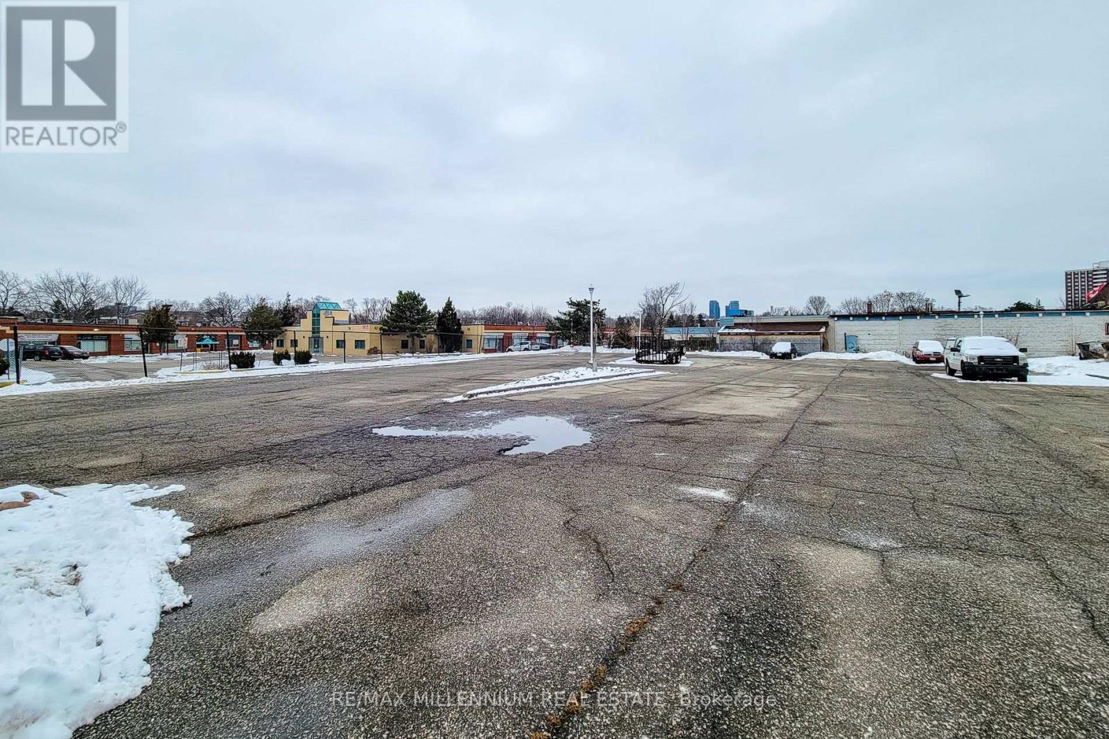 1 - 2121 Dundas Street E, Mississauga, Ontario  L4X 1M3 - Photo 37 - W12164013