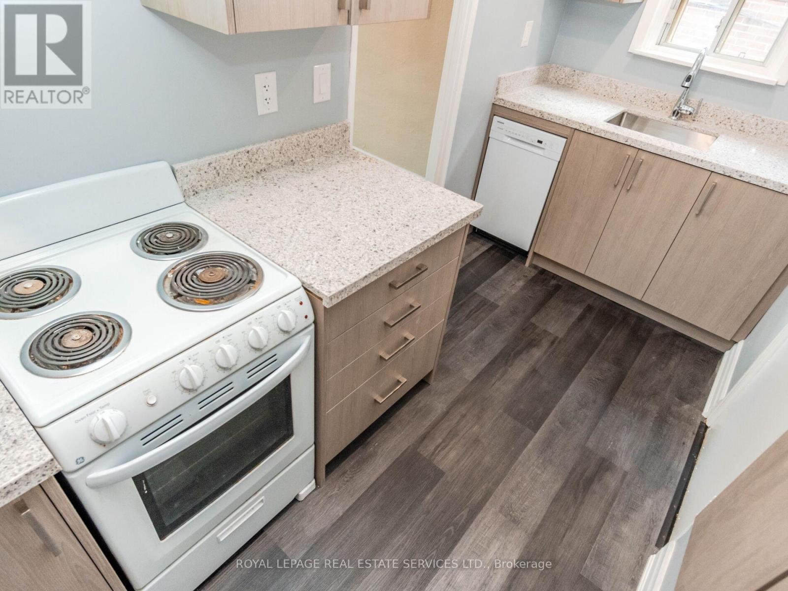 2 - 306 South Kingsway, Toronto, Ontario  M6S 3T9 - Photo 19 - W12164015