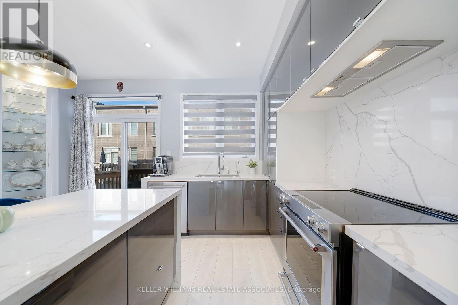 173 Sabina Drive, Oakville (Go Glenorchy), Ontario  L6H 0L4 - Photo 11 - W12164020