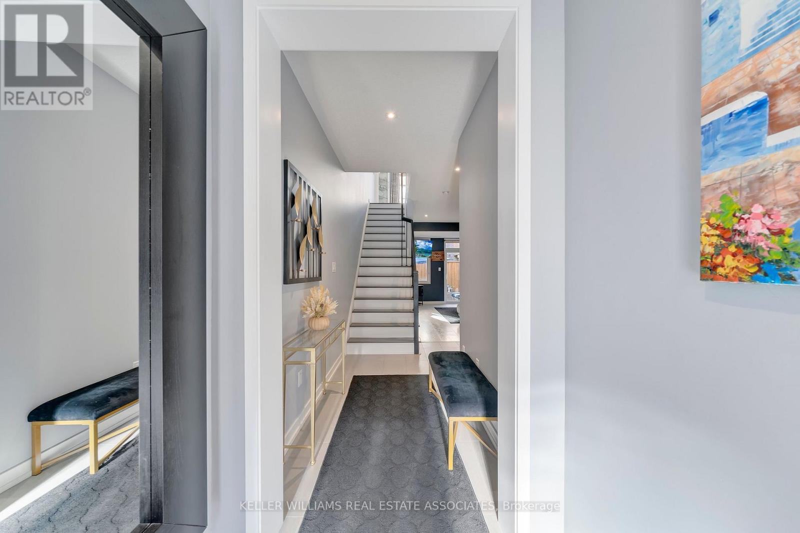 173 Sabina Drive, Oakville, Ontario  L6H 0L4 - Photo 2 - W12164020