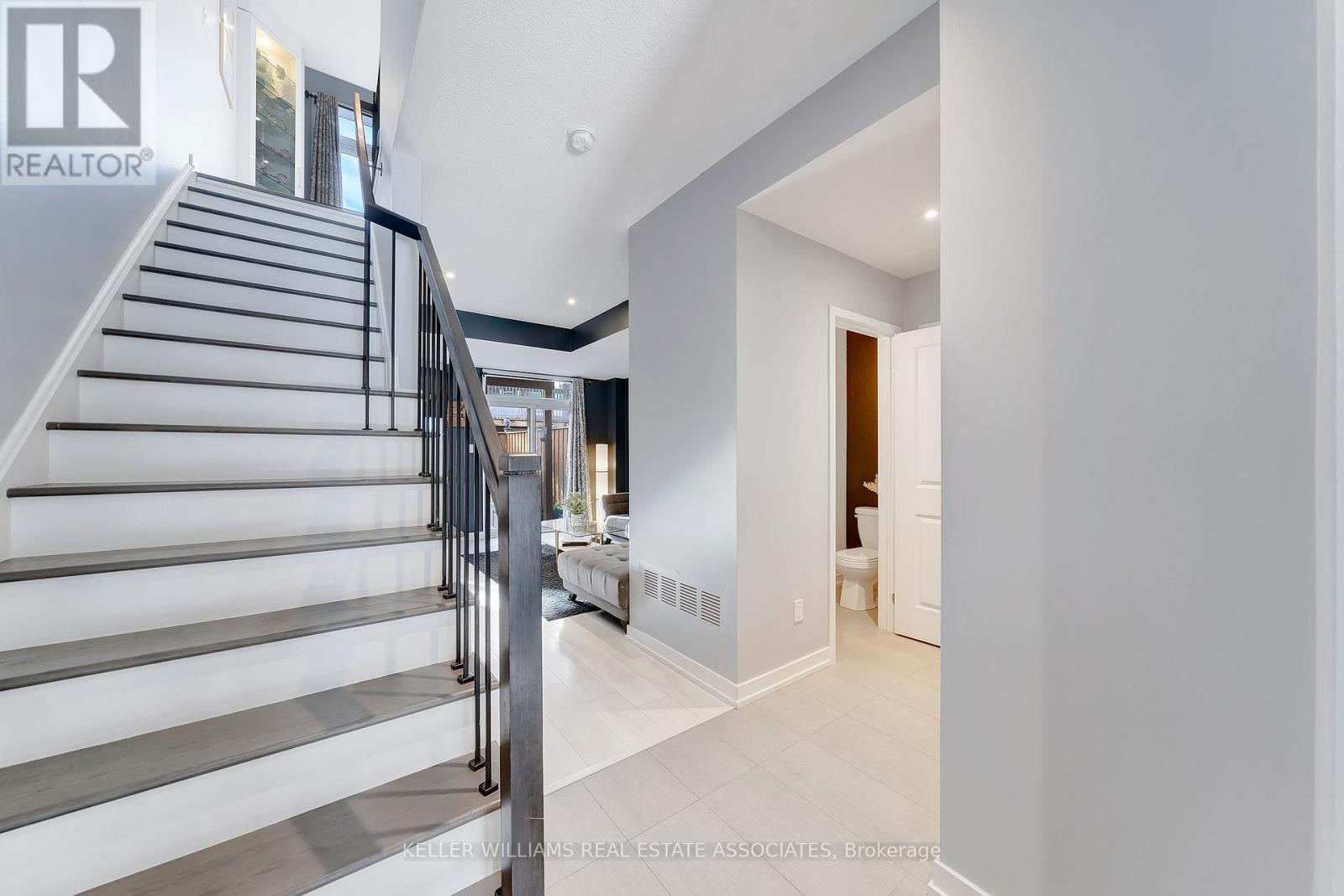 173 Sabina Drive, Oakville (Go Glenorchy), Ontario  L6H 0L4 - Photo 4 - W12164020