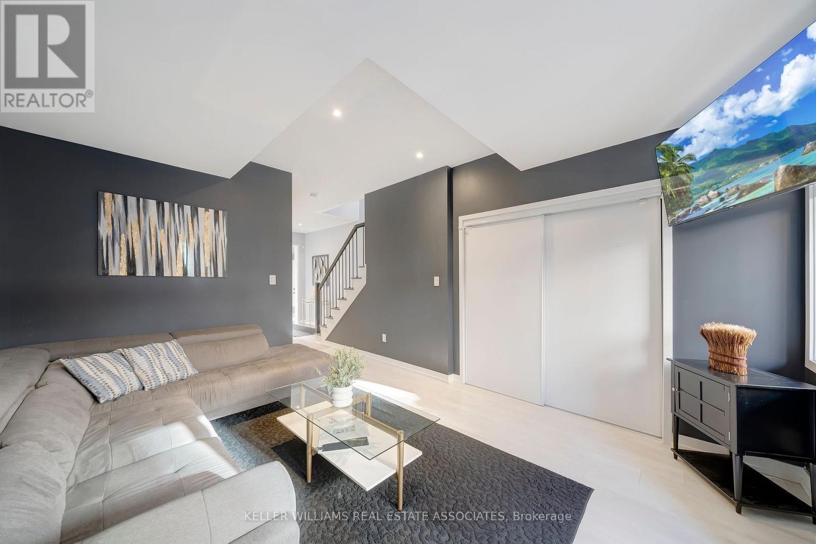 173 Sabina Drive, Oakville (Go Glenorchy), Ontario  L6H 0L4 - Photo 7 - W12164020