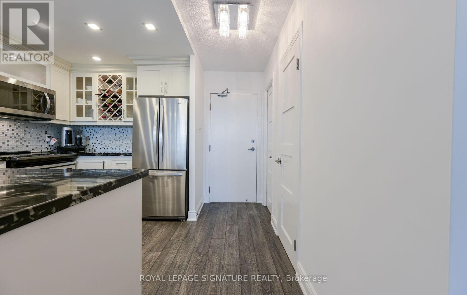 510 - 75 King Street E, Mississauga, Ontario  L5A 4G5 - Photo 11 - W12164023