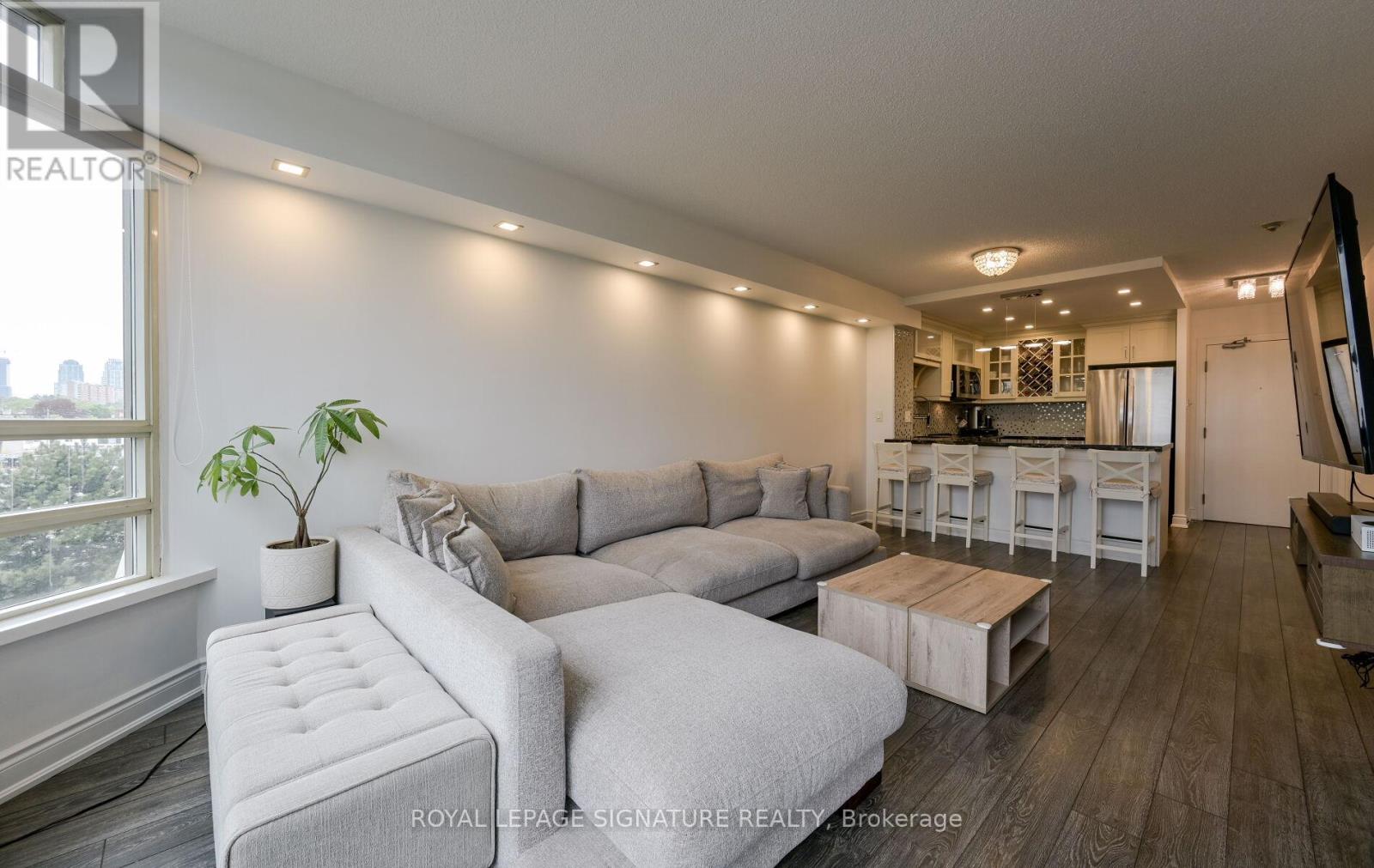 510 - 75 King Street E, Mississauga, Ontario  L5A 4G5 - Photo 17 - W12164023