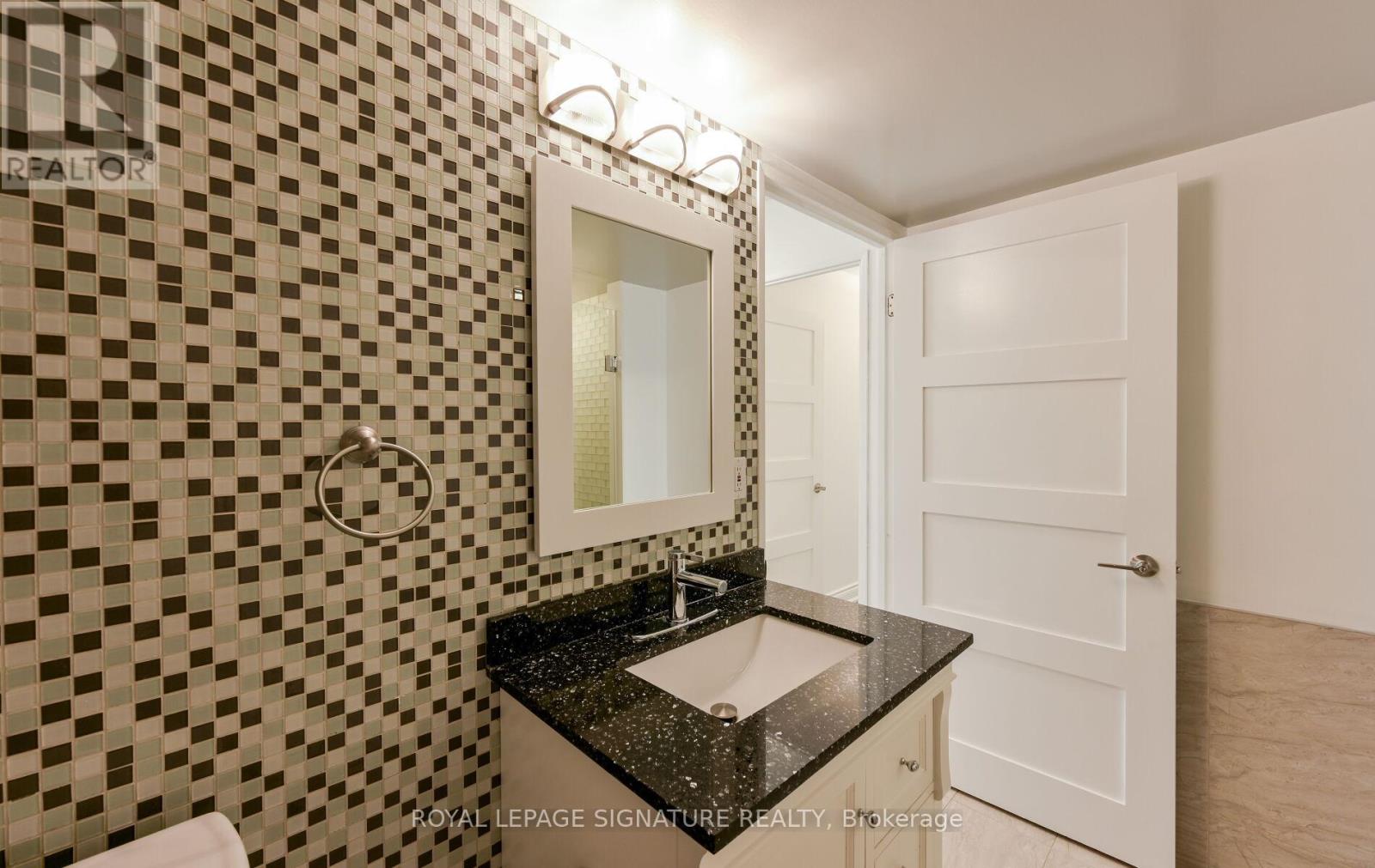 510 - 75 King Street E, Mississauga, Ontario  L5A 4G5 - Photo 35 - W12164023