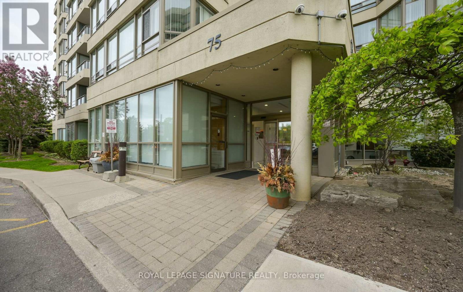 510 - 75 King Street E, Mississauga, Ontario  L5A 4G5 - Photo 4 - W12164023