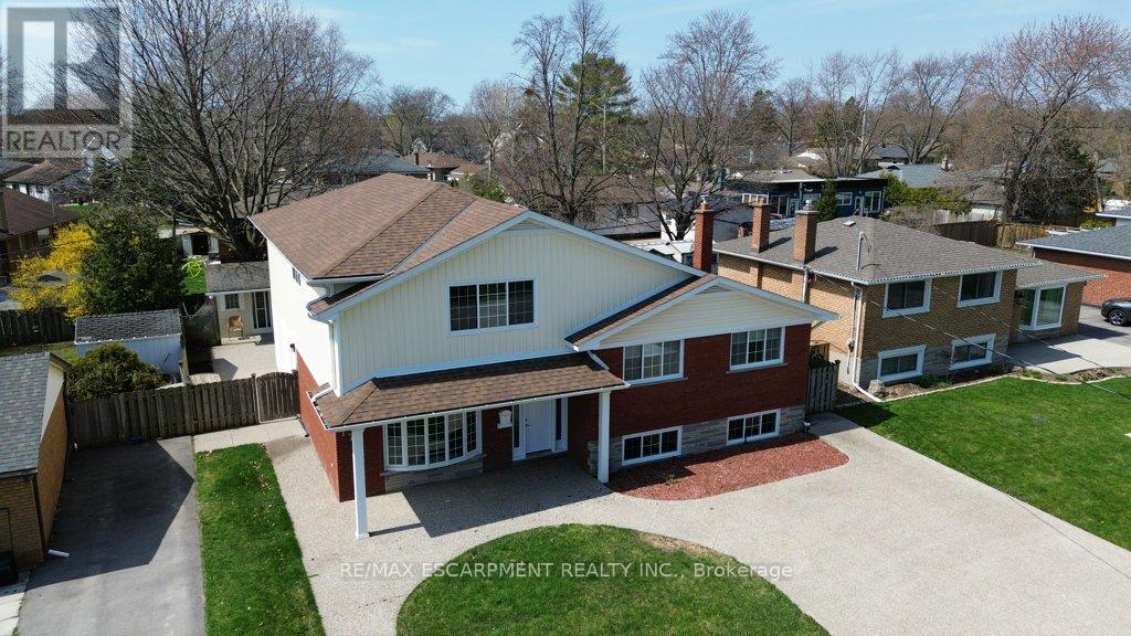 174 Foxbar Road, Burlington, Ontario  L7L 2Z9 - Photo 1 - W12164050