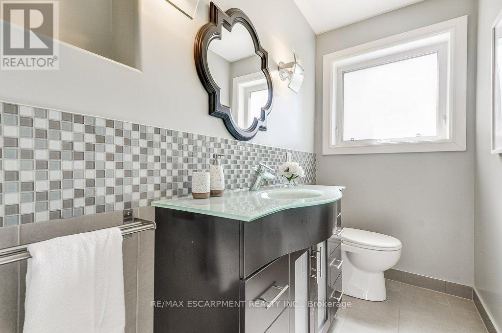 174 Foxbar Road, Burlington (Appleby), Ontario  L7L 2Z9 - Photo 10 - W12164050