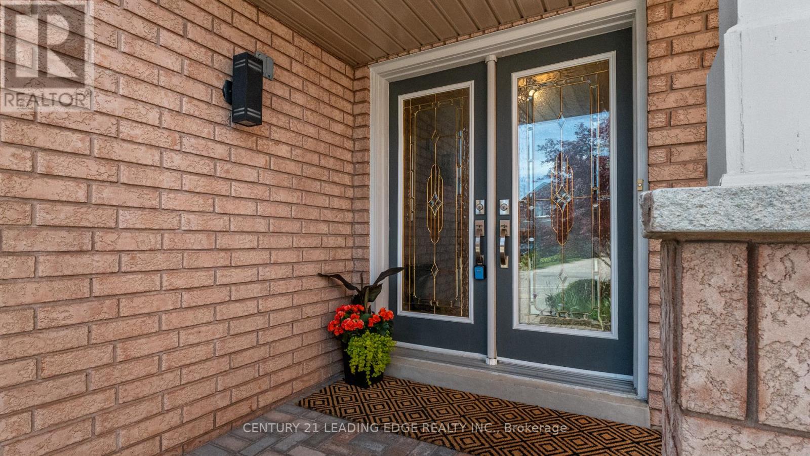 3335 Laburnum Crescent, Mississauga, Ontario  L5N 7M2 - Photo 2 - W12164067