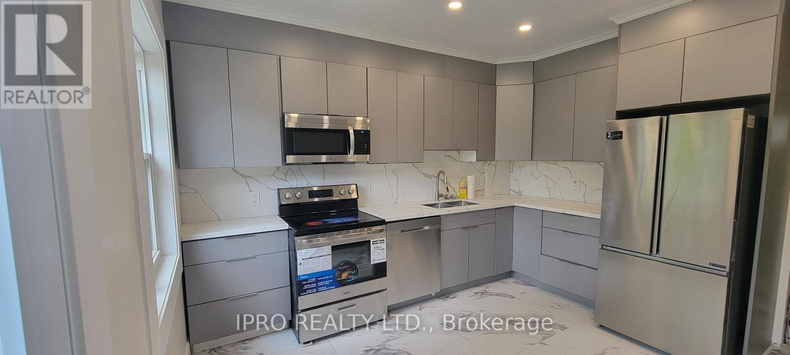 Room - 4869 Second Avenue, Niagara Falls, Ontario  L2E 4H9 - Photo 2 - X12164016