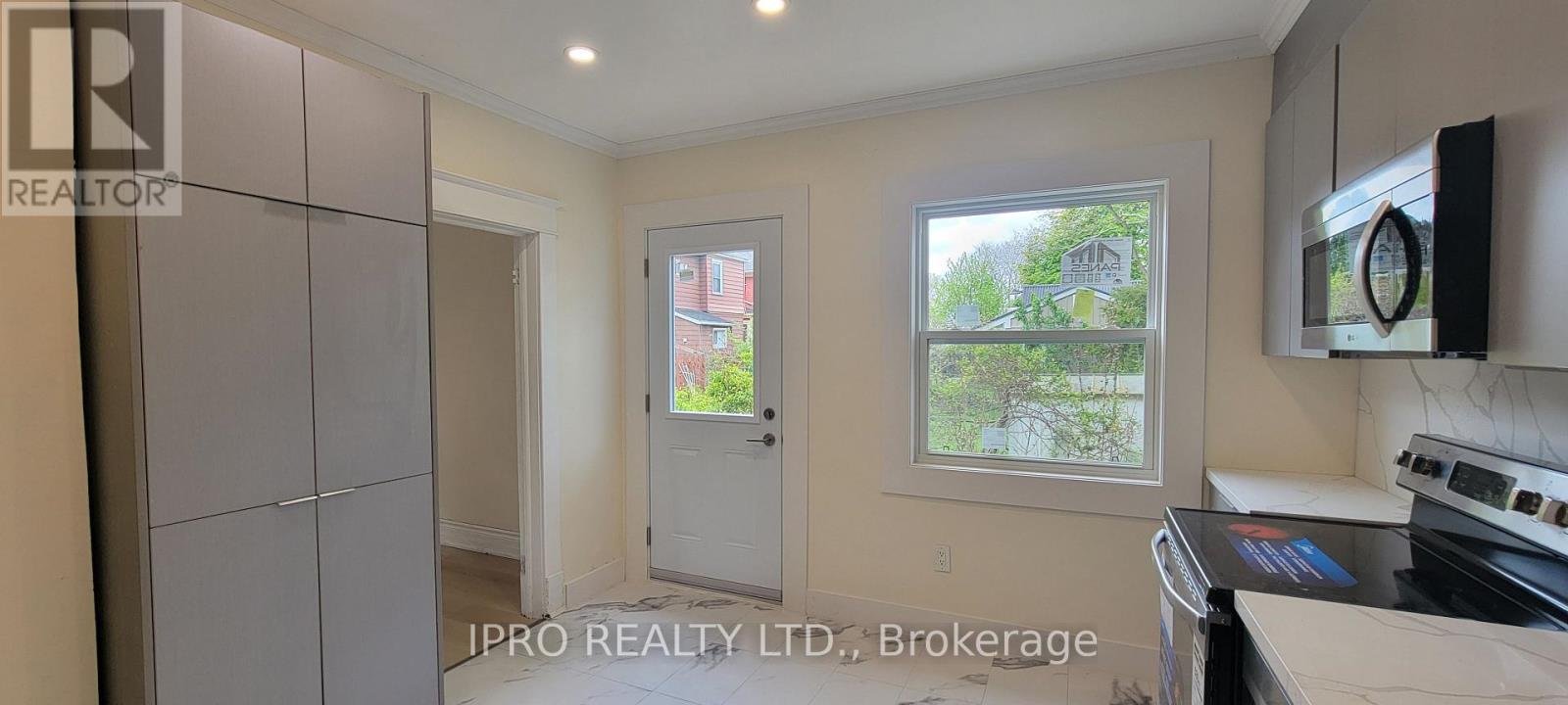 Room - 4869 Second Avenue, Niagara Falls, Ontario  L2E 4H9 - Photo 3 - X12164016