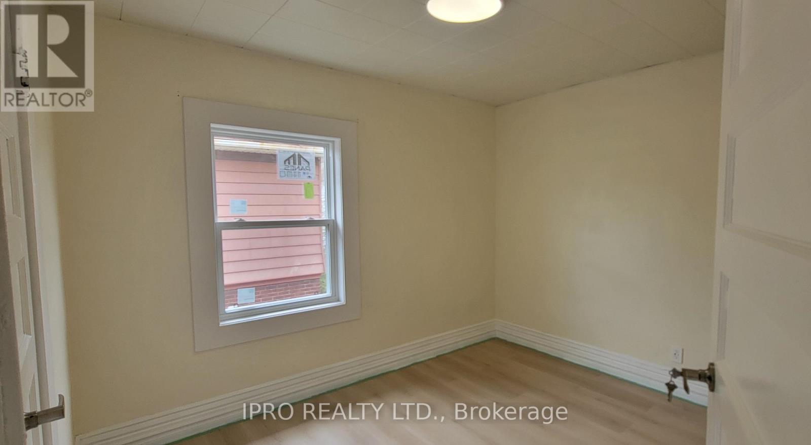 Room - 4869 Second Avenue, Niagara Falls, Ontario  L2E 4H9 - Photo 8 - X12164016