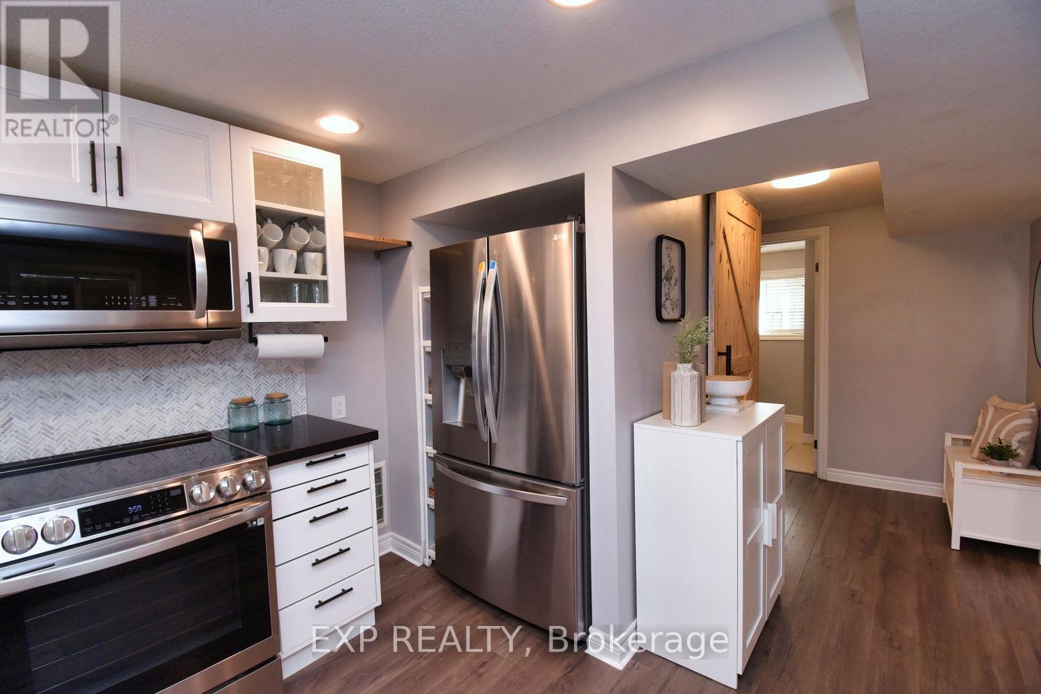16 Hollybank Way, Hamilton, Ontario  L0R 1W0 - Photo 24 - X12164041