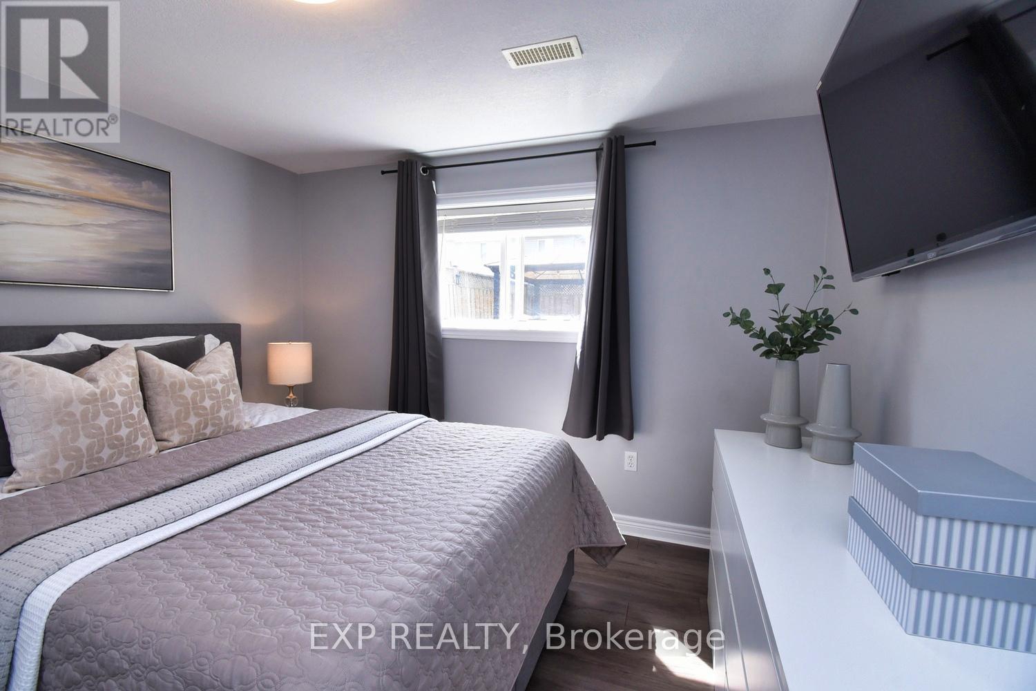 16 Hollybank Way, Hamilton, Ontario  L0R 1W0 - Photo 31 - X12164041