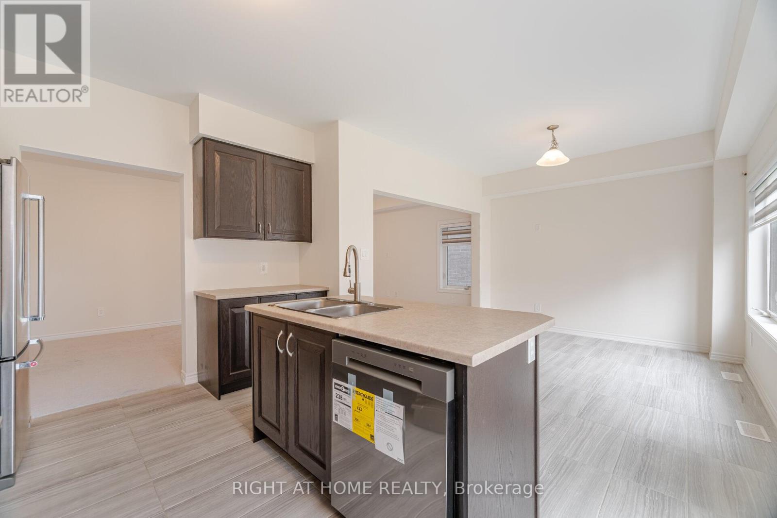 32 George Brier Drive W, Brant, Ontario  N3L 0L3 - Photo 13 - X12164061