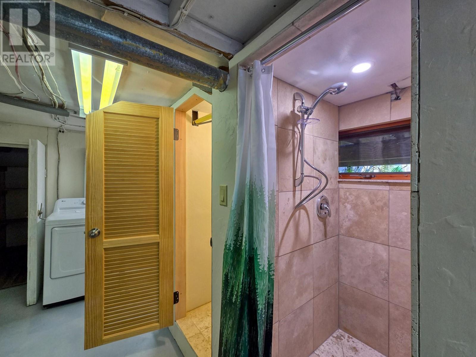 5765 COLUMBIA Road, Edgewater, BC V0A1E0