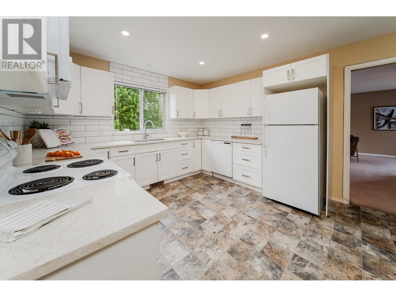 21282 Campbell Avenue, Maple Ridge, British Columbia  V2X 7G6 - Photo 6 - R3005045