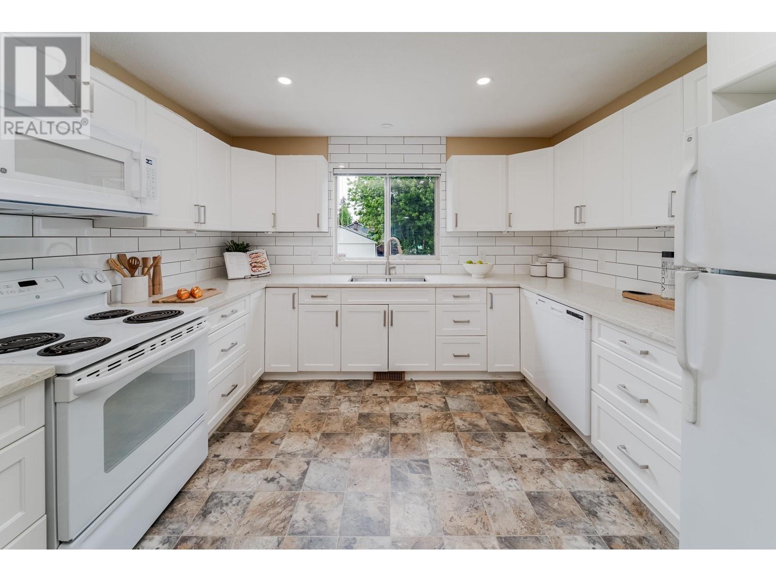 21282 Campbell Avenue, Maple Ridge, British Columbia  V2X 7G6 - Photo 7 - R3005045