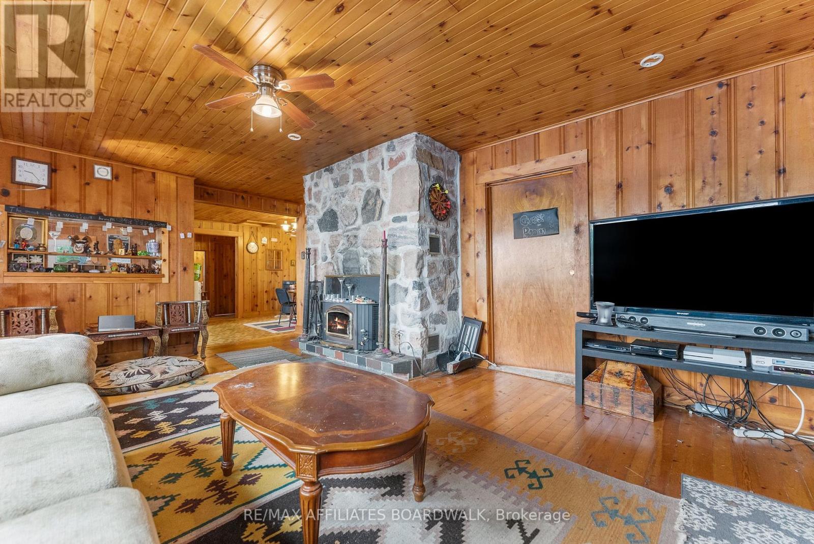 593 Mazinaw Lake, Addington Highlands, Ontario  K0H 1K0 - Photo 13 - X12164102