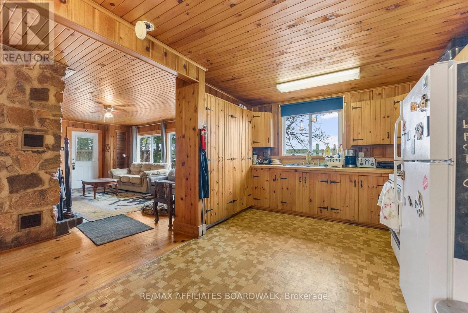 593 Mazinaw Lake, Addington Highlands, Ontario  K0H 1K0 - Photo 15 - X12164102