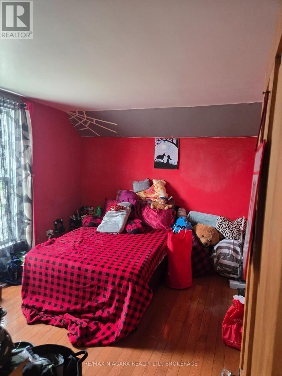 21 Lincoln Avenue, St. Catharines, Ontario  L2P 2C7 - Photo 33 - X12139455