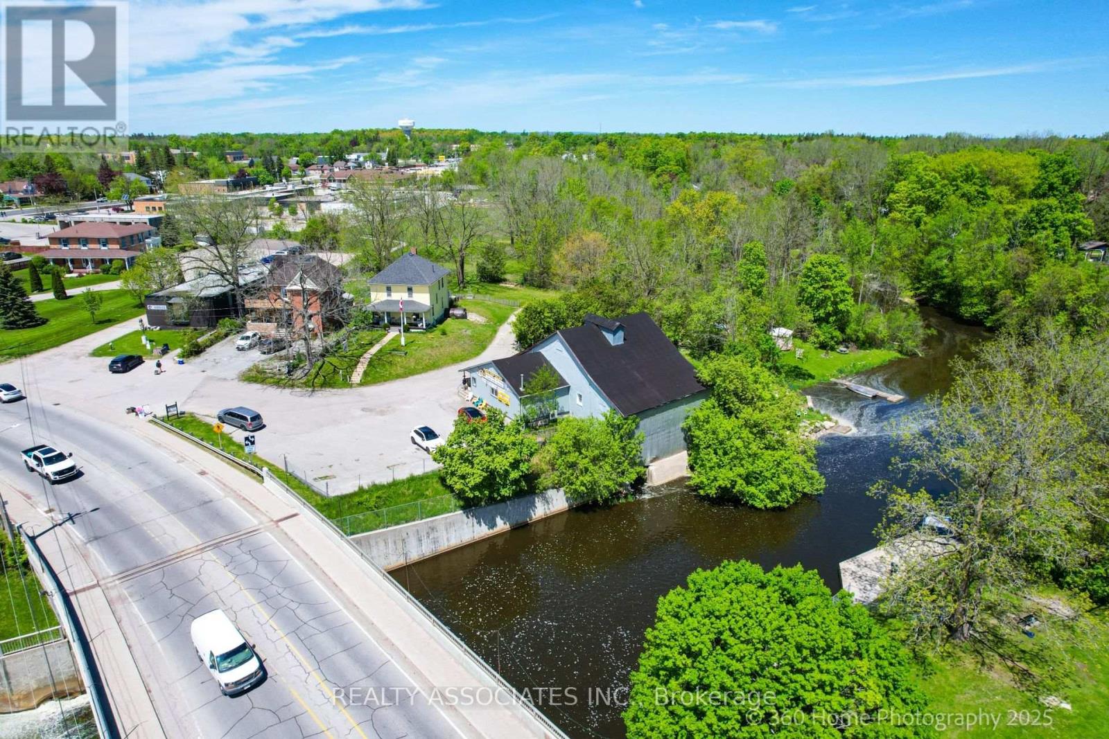 141 High Street, Georgina, Ontario  L0E 1R0 - Photo 1 - N12132589