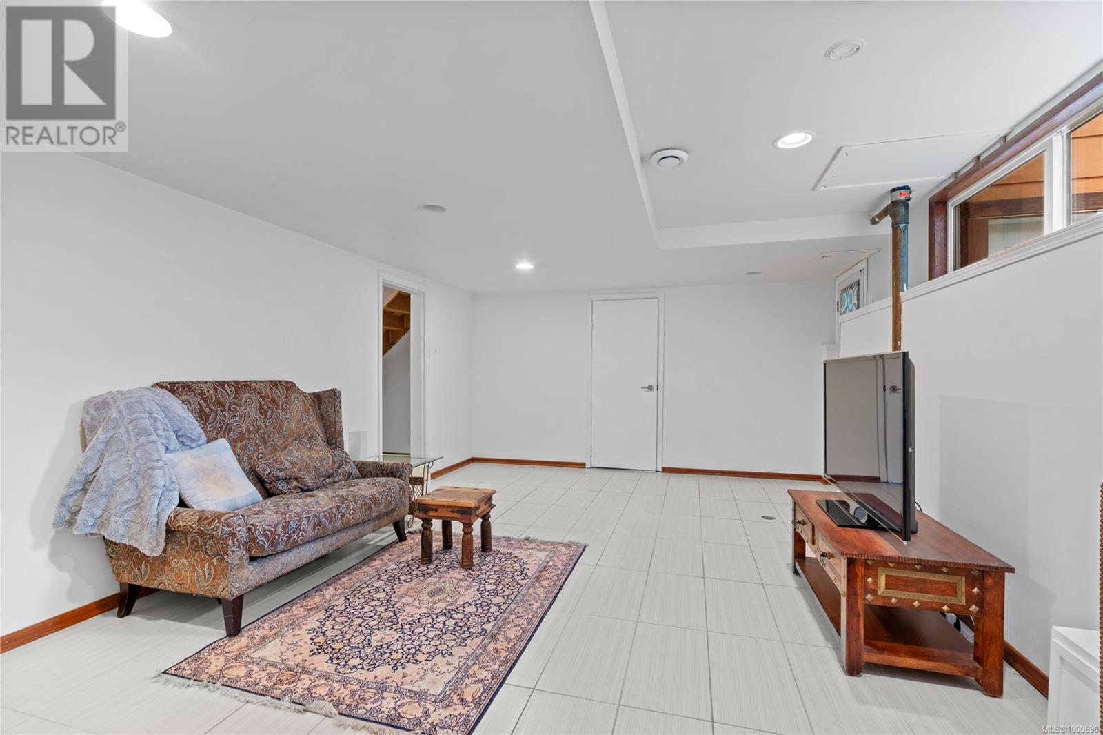 Property at 815 Elrick Pl image 1