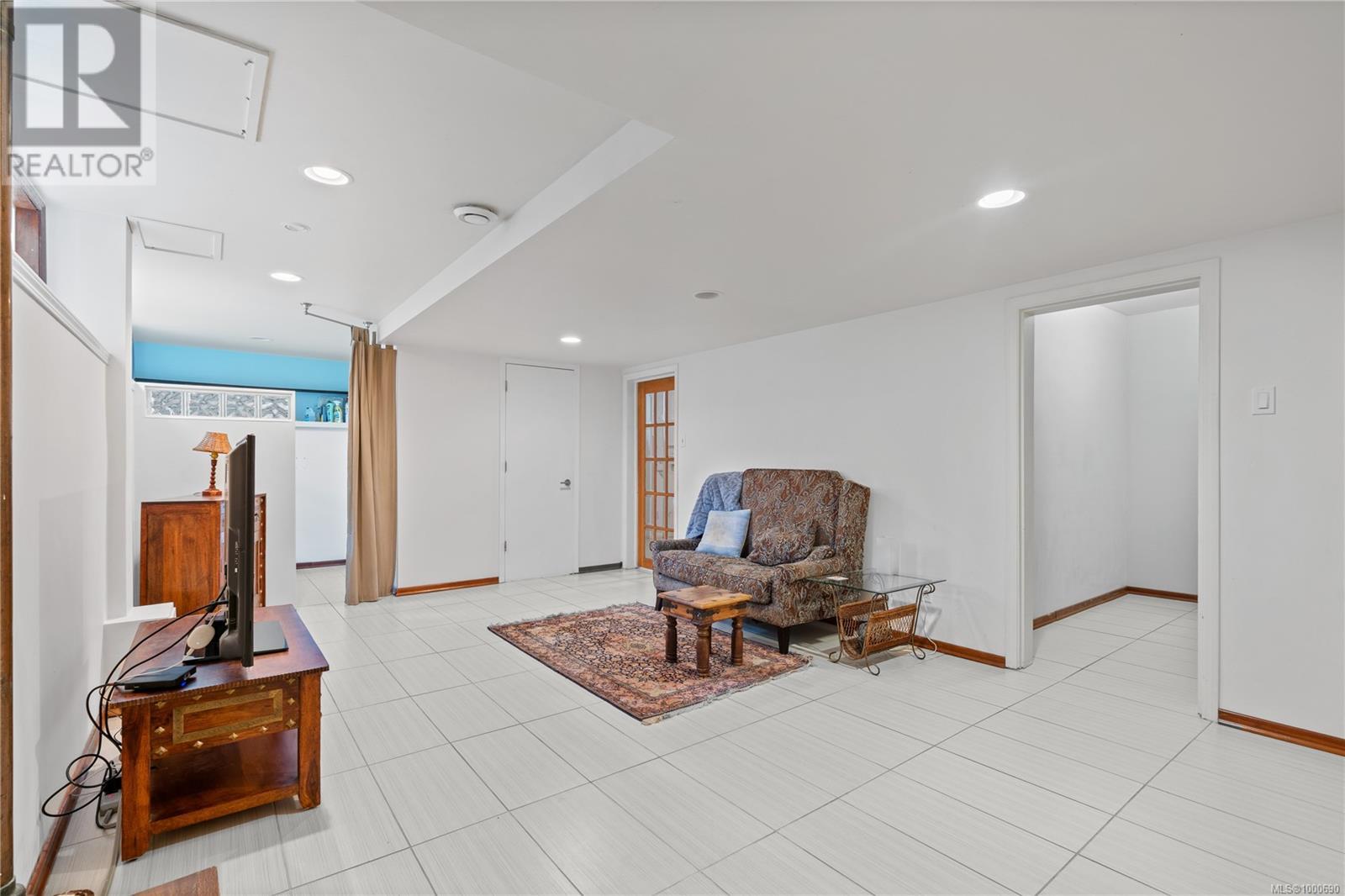 Property at 815 Elrick Pl image 2