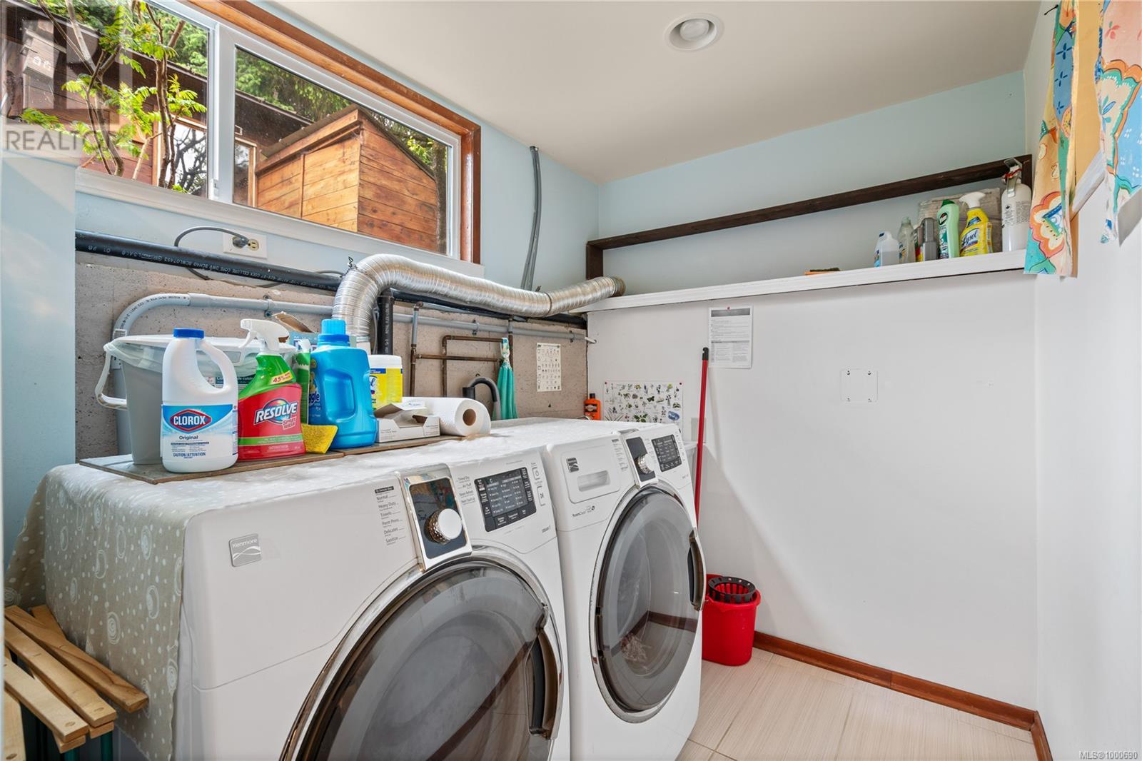 Property at 815 Elrick Pl image 4